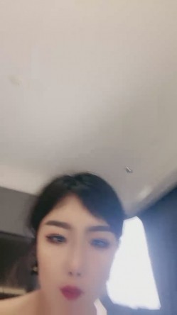 极品车模骚女！好久没播了！酒店炮友大战，3小时激情不断，各种姿势爆操，B多操肿了，美女极度淫骚 截图11