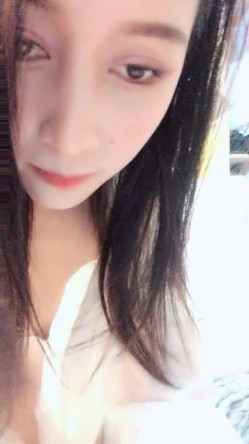 颜值区女神下海【老实的女人】 明星脸魔鬼身材 一对大白兔吸睛指数高，露乳跳蛋玩得开 截图14