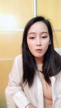 颜值区女神下海【老实的女人】 明星脸魔鬼身材 一对大白兔吸睛指数高，露乳跳蛋玩得开 截图15