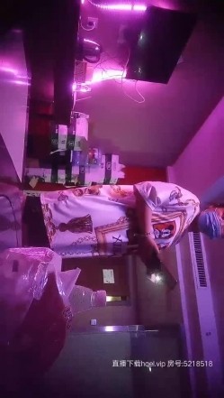 肥哥高档会所嫖妓偷拍选秀1200元的旗袍女技师一条龙服务这妞口活真好 截图1