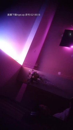 肥哥高档会所嫖妓偷拍选秀1200元的旗袍女技师一条龙服务这妞口活真好 截图4