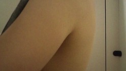 ️大学游泳课偷拍酷似《大话西游》的紫霞仙子脱光衣服露着两个白玉般的大奶子冲水 截图9