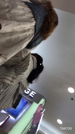 极限CD大师商场步行街4K裙内拍多位气质漂亮小姐姐T裤丝袜无内亮点多美女情趣内裤直接上街拍摄中都硬了 截图16