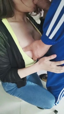 【震爆核弹】学生眼中的美女老师艾妮呦彻底沦为土豪的玩物 截图5