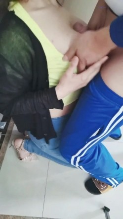 【震爆核弹】学生眼中的美女老师艾妮呦彻底沦为土豪的玩物 截图6