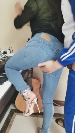 【震爆核弹】学生眼中的美女老师艾妮呦彻底沦为土豪的玩物 截图7