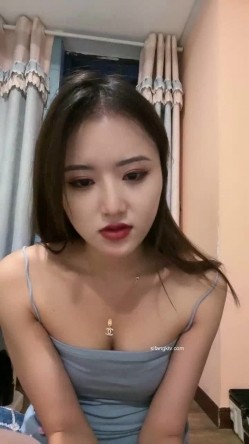 新人网红女神~【久违的小仙女】长腿翘臀~跳蛋自慰~撸肾虚~太挑逗了！蜜桃臀，丝袜下逼若隐若现 截图7