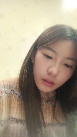 外表文静颜值妹妹！新人近期下海！应观众要求收费房，脱光光自摸揉穴，手指插入扣弄，有点放不开 截图3