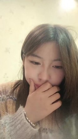 外表文静颜值妹妹！新人近期下海！应观众要求收费房，脱光光自摸揉穴，手指插入扣弄，有点放不开 截图4