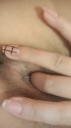 外表文静颜值妹妹！新人近期下海！应观众要求收费房，脱光光自摸揉穴，手指插入扣弄，有点放不开 截图15