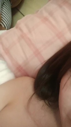 外表文静颜值妹妹！新人近期下海！应观众要求收费房，脱光光自摸揉穴，手指插入扣弄，有点放不开 截图16