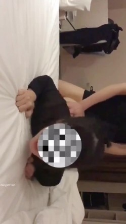 NTR绿帽淫妻大神【是小肥羊呀】超极品小母狗多人运动，淫乱不堪！轮流爆操！把小娇妻调教成小母狗，全程高能 截图5