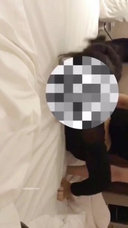 NTR绿帽淫妻大神【是小肥羊呀】超极品小母狗多人运动，淫乱不堪！轮流爆操！把小娇妻调教成小母狗，全程高能 截图11
