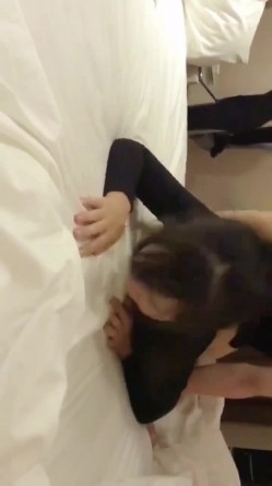 NTR绿帽淫妻大神【是小肥羊呀】超极品小母狗多人运动，淫乱不堪！轮流爆操！把小娇妻调教成小母狗，全程高能 截图14
