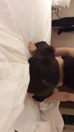 NTR绿帽淫妻大神【是小肥羊呀】超极品小母狗多人运动，淫乱不堪！轮流爆操！把小娇妻调教成小母狗，全程高能 截图15