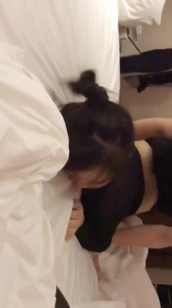 NTR绿帽淫妻大神【是小肥羊呀】超极品小母狗多人运动，淫乱不堪！轮流爆操！把小娇妻调教成小母狗，全程高能 截图16