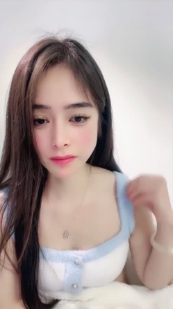 绿播下海【你的老婆】漂亮神似素颜女神王丽坤 跳蛋自慰流白浆 截图13