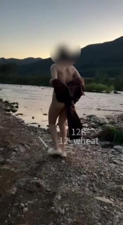 推特01年纯天然36E巨乳极品，【12K】VIP露出福利，震撼，这么大，挑战你的感官 截图1