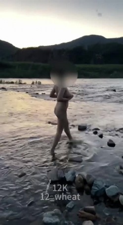 推特01年纯天然36E巨乳极品，【12K】VIP露出福利，震撼，这么大，挑战你的感官 截图6