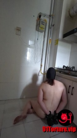 字母圈玩虐女大神【酷刑哥】私拍，E乳女奴的残酷调教，电击、皮鞭、穿刺、扩张、啪啪 截图4