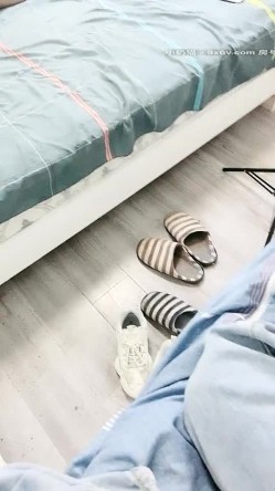 极品骚浪美少女【颜射颜射女神】小美女被两个男人任意玩弄 首次爆菊双插 神秘美乳闺蜜乱入疯狂4P操 截图5