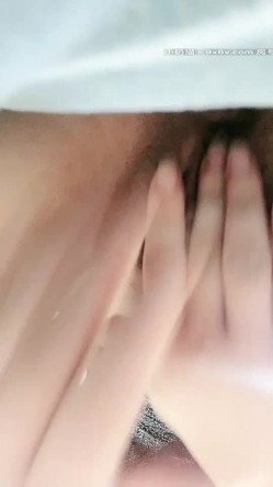极品骚浪美少女【颜射颜射女神】小美女被两个男人任意玩弄 首次爆菊双插 神秘美乳闺蜜乱入疯狂4P操 截图15