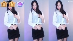 万元定制网易CC颜值主播极品反差婊【桃诗诗】劲曲裸舞、抖臀抖奶、掰穴、道具紫薇超强顶级挑逗 截图6