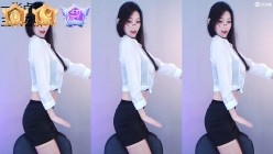 万元定制网易CC颜值主播极品反差婊【桃诗诗】劲曲裸舞、抖臀抖奶、掰穴、道具紫薇超强顶级挑逗 截图10