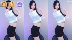 万元定制网易CC颜值主播极品反差婊【桃诗诗】劲曲裸舞、抖臀抖奶、掰穴、道具紫薇超强顶级挑逗 截图11