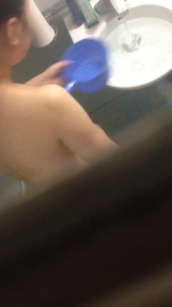 偷拍大神洗澡偷拍II学生宿舍寝室浴室70V精选集锦火热泄露 截图12