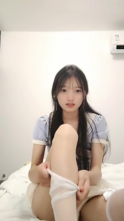校花女神，超级清纯，【蔡蔡仙女】，冉冉升起的新星，她的微笑一秒让你想起初恋，还是脱光的初恋 截图16