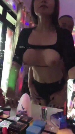【激操性爱肥臀爆奶】推特爆奶熟女『惠子阿姨 』虐待红灯区私拍新番 超爽多人互插 男女互插乱插 KTV激情啪啪 截图16