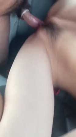 美女车震 爽吗 爽就叫出来 水真多 车子都弄湿了 妹子身材不错 操的爽叫不停 截图10