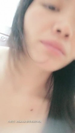 【姑姑不在家勾引表弟】我在睡觉表姐进我房间里 把我裤子就玩我的小弟弟 我躺在床上一动不动 截图12