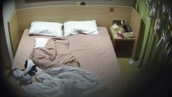最新酒店偷拍 骚妹为男友23岁庆生布置浪漫现场也把自己包装好送他穿上情趣丝袜做爱 截图13