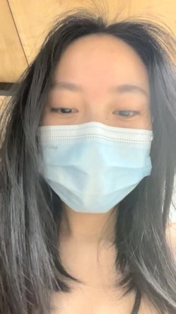 22岁美女宿舍自拍，掰开两瓣阴唇，白浆都拉丝了，看着清纯可人，玉体今晚专属于你 截图4