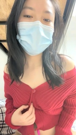 22岁美女宿舍自拍，掰开两瓣阴唇，白浆都拉丝了，看着清纯可人，玉体今晚专属于你 截图6