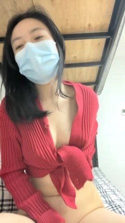 22岁美女宿舍自拍，掰开两瓣阴唇，白浆都拉丝了，看着清纯可人，玉体今晚专属于你 截图9