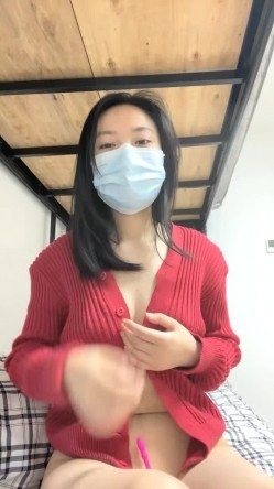 22岁美女宿舍自拍，掰开两瓣阴唇，白浆都拉丝了，看着清纯可人，玉体今晚专属于你 截图10