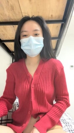 22岁美女宿舍自拍，掰开两瓣阴唇，白浆都拉丝了，看着清纯可人，玉体今晚专属于你 截图12