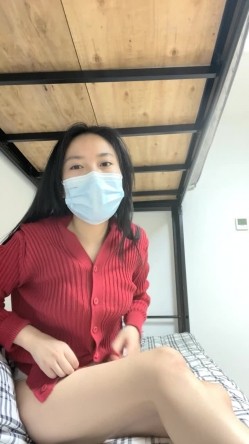 22岁美女宿舍自拍，掰开两瓣阴唇，白浆都拉丝了，看着清纯可人，玉体今晚专属于你 截图13