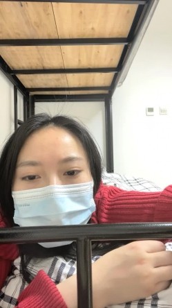 22岁美女宿舍自拍，掰开两瓣阴唇，白浆都拉丝了，看着清纯可人，玉体今晚专属于你 截图16