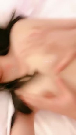 【强烈推荐 ️一饱眼福】人气高颜女神『奶球』携保时捷车模闺蜜下海捞金 两姐妹天天轮番被干 无套内射 全裸出镜 截图12