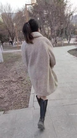 露出界天花板满级狂人！身材苗条性感网红【兔兔】私拍，学校公园商场各种场所人前露出翻屁眼露逼紫薇喷水 截图9