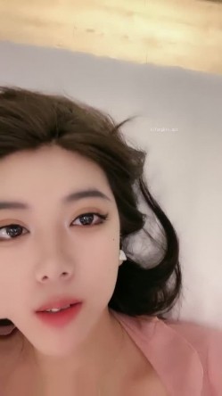 80万人气主播~极品身材圆圆的奶子性感的肥臀 逼毛稀疏 土豪酒店约啪~锁喉捂嘴爆虐~无套内射 潮拼 截图5