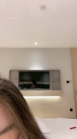 80万人气主播~极品身材圆圆的奶子性感的肥臀 逼毛稀疏 土豪酒店约啪~锁喉捂嘴爆虐~无套内射 潮拼 截图8