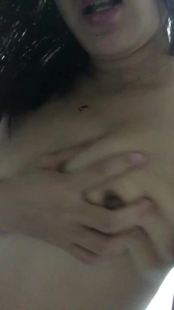贵阳36岁卖菜的小区阿姨，卖完菜就拍视频发骚给我看，摸个奶子都能性奋！ 截图15