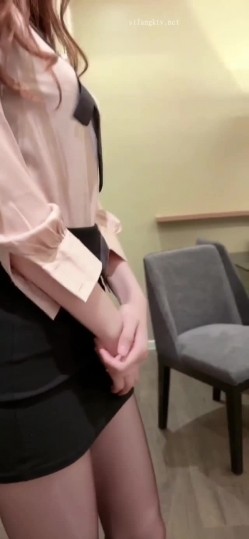 秀人网高颜值极品网红陆萱萱 不上架剧情视频 这完美黑丝长腿高跟鞋搭配+饱满大奶子我直接射爆 截图1
