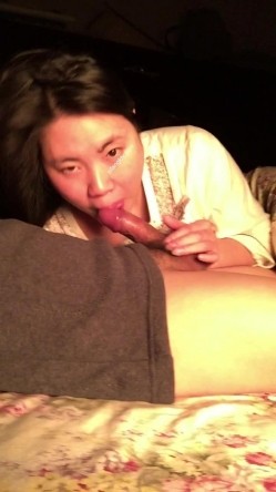 云盘高质露脸泄密，贵州良家少妇【任蕾】婚内出轨，与情人大玩性爱自拍，啪啪道具紫薇吹箫 截图3