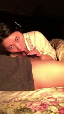 云盘高质露脸泄密，贵州良家少妇【任蕾】婚内出轨，与情人大玩性爱自拍，啪啪道具紫薇吹箫 截图5